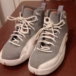 Jordan 12 'Cool Grey' Sz. 6Y